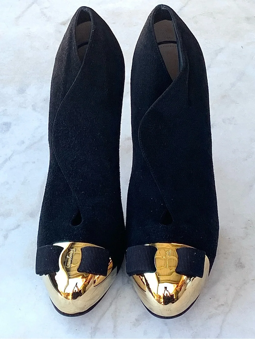 SALVATORE FERRAGAMO NOYAL META  Black Suede Pump BOOTIE GOLD Cap Toe SZ 8 1/2